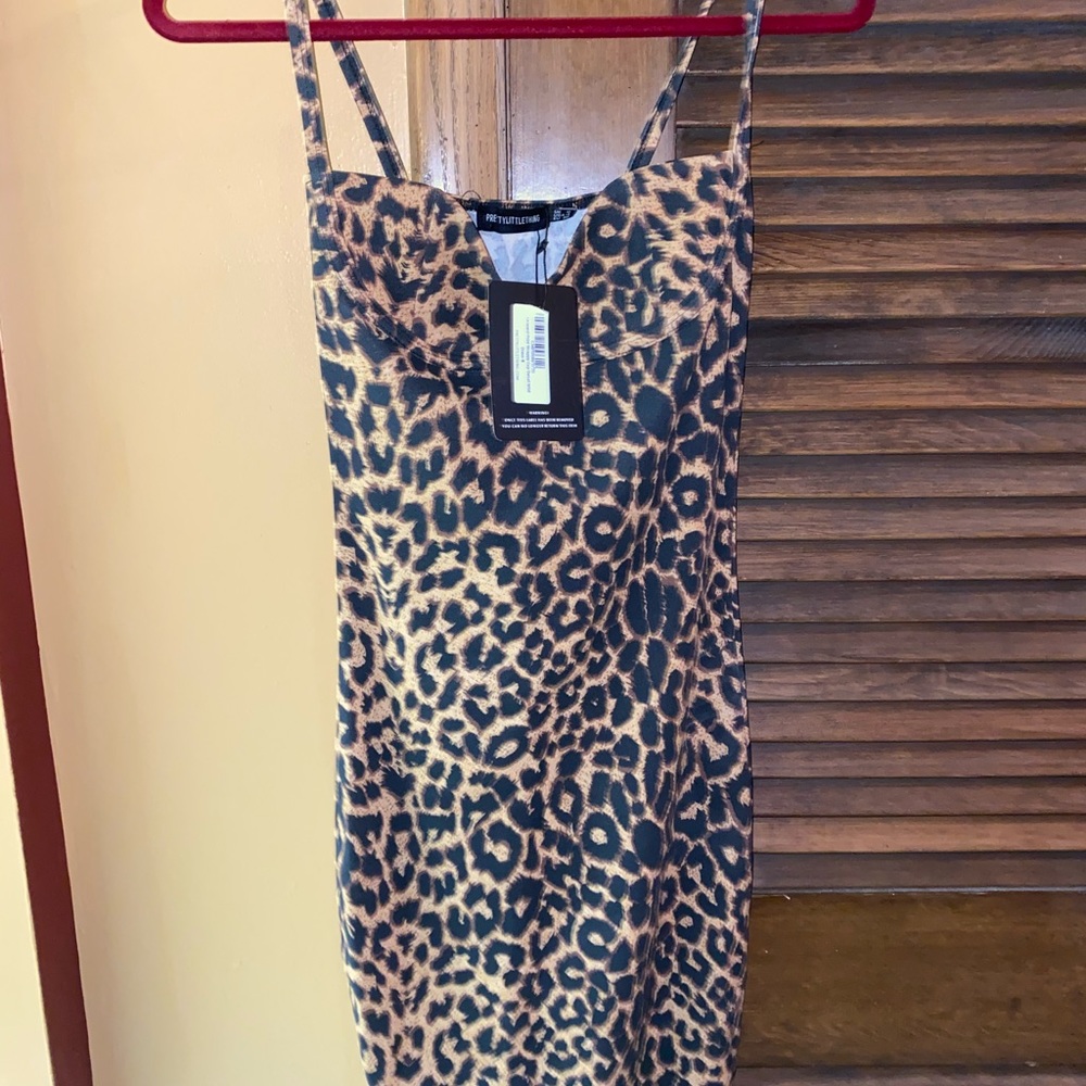 NEVER WORN Leopard Bodycon dress - Picture 2 of 4